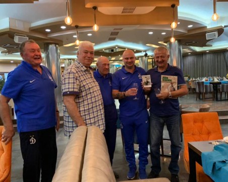 Крушарски бесен на играчите, Локо чака още двама от Уулвс