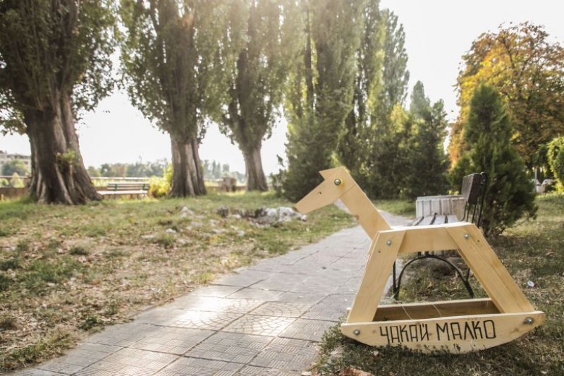 Дървени кончета посрещат деца и възрастни на Марица