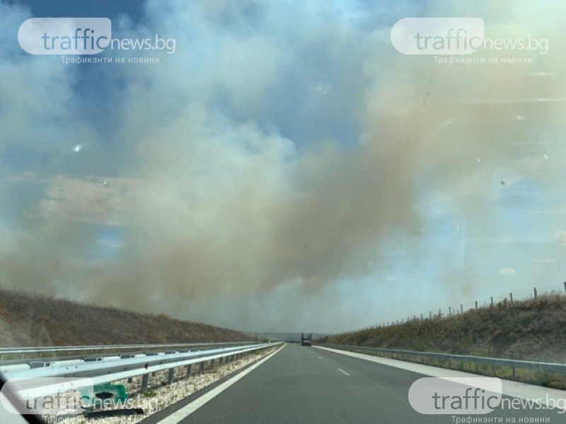 Дим и огън на магистралата за Хасково, платното е силно задимено