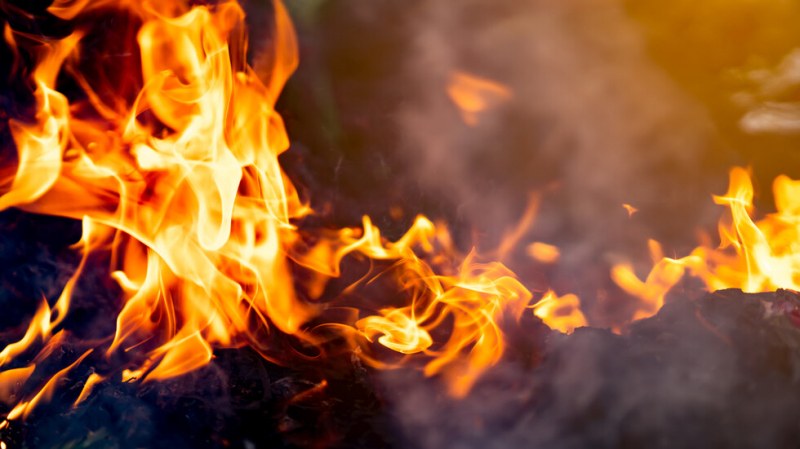 Възрастно семейство причинило пожара в Долно Вършило, пламъците са локализирани