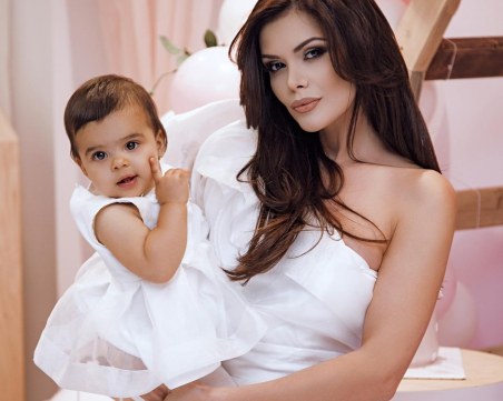 Преслава с прочувствено пожелание за първия рожден ден на дъщеря си