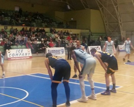 Академик Бултекс 99 започна с победа в контролите