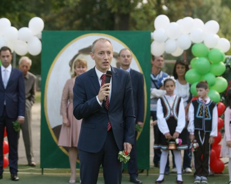 Три хиляди първолаци по-малко, най-много промени за 4 и 10 клас