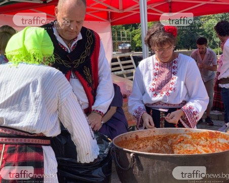 Какво по-хубаво от домашната лютеница и розовия домат? Софиянци щурмуваха най-вкусния фестивал