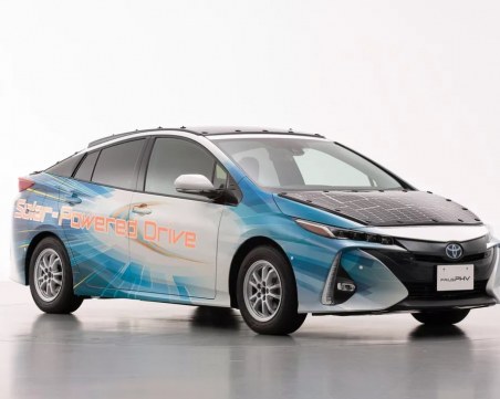 Toyota пуска електромобил със соларни панели