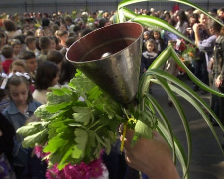 Преди първия звънец:  Бунтувайте се, но се учете, само грамотните могат да променят света!