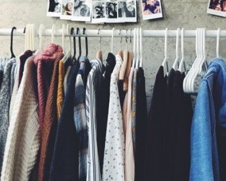 Как да изчистим гардероба от старите си дрехи без стрес?