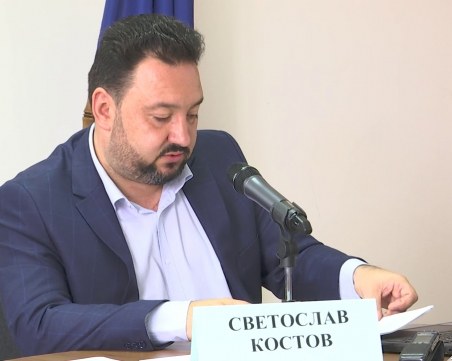 Шефът на БНР бие по заплата президент и премиер