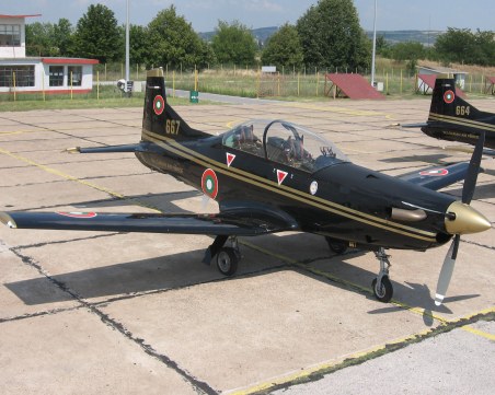 Каракачанов вади 3 млн. за тренировъчни самолети вместо 