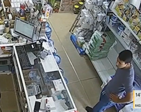 Апаши откраднаха телефон от железарски магазин в София