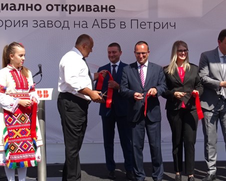 Борисов с рецепта срещу рецесията: Нови заводи и по-високи заплати