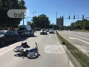 Микробус помете мотопедист в Пазарджик, пострадалият е в болница