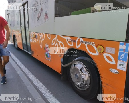 Джип се блъсна в автобус на столичния градски транспорт