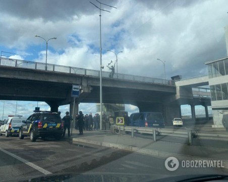 Мъж откри стрелба в Киев, плаши, че ще взриви мост