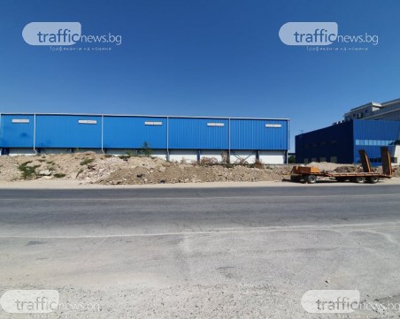 Незаконно сметище на главен пловдивски път застрашава живота на стотици шофьори