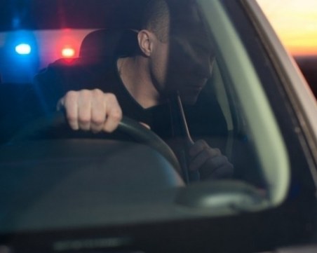 Пиян шофьор отнесе три коли край Пловдив, двама пострадаха