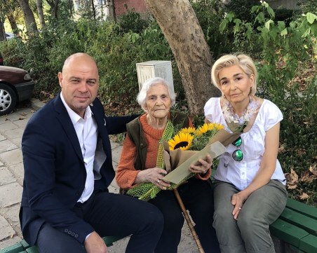 Пловдивчанка празнува 100-годишен юбилей! Почерпи съседите си в Тракия