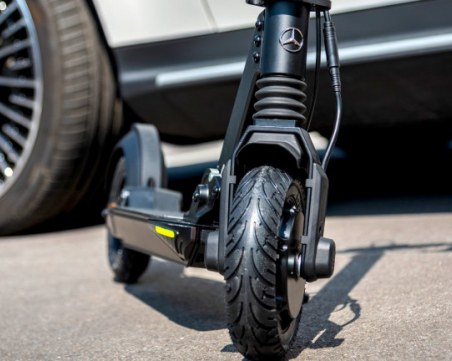 Меrсеdеѕ-Веnz  не подмина манията по електрическите тротинетки