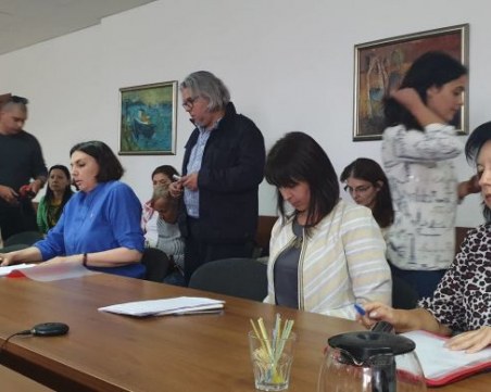 СЕМ ще умува цяла седмица дали да иска оставката на шефа на БНР