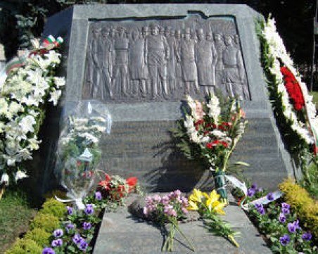 Гвардейски марш за Независимостта в столицата, водосвет и фестивал в Търново