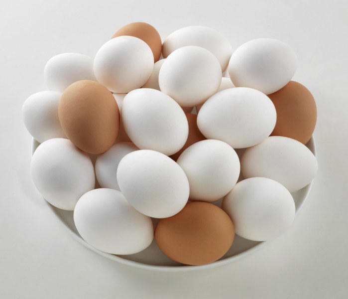 Белите или кафявите яйца са по-полезни?