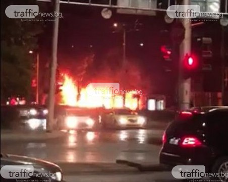 Голям пожар горя в пловдивския Кършияк, затвориха булевард