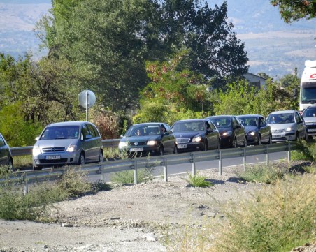 Хиляди българи тръгват към Гърция за почивните дни, засилено движение по 