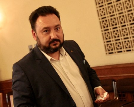 Шефът на БНР пред инфаркт, линейка го откара