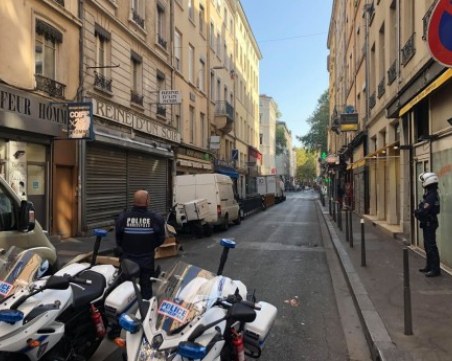 Стрелец откри огън от апартамент в Лион, стреля по минувачи