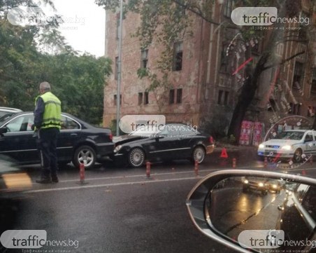 Верижна катастрофа затапи булевард в центъра на Пловдив