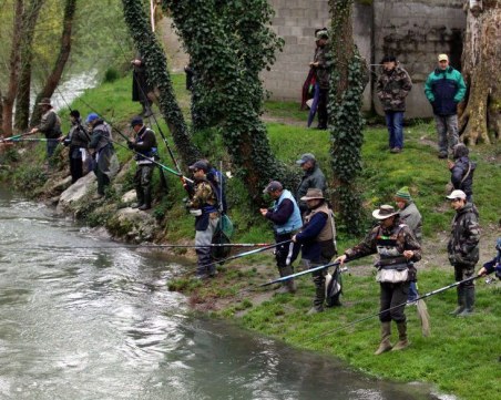 14 отбора на световното клубно първенство по риболов на пъстърва в Девин