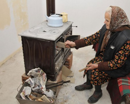 548 домакинства в Търново сменят печките си на дърва и въглища