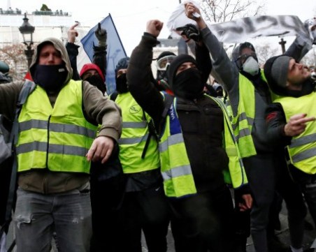 7000 полицаи нащрек в Париж заради 