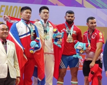 Българин с три медала от световното по щанги