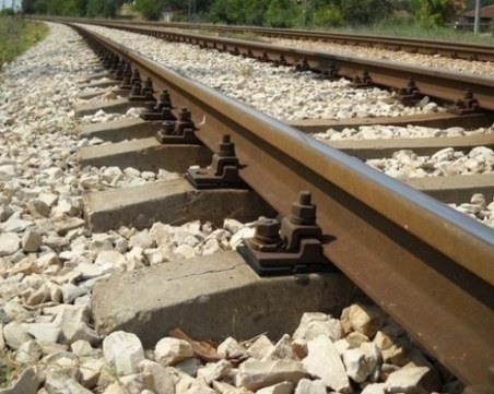 Бързият влак от София за Лом спука черепа на пиян мъж