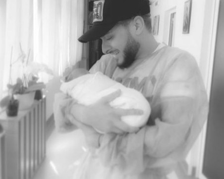 Криско стана баща