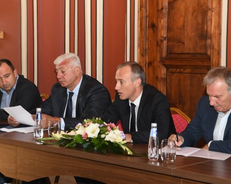 Министър Вълчев подкрепи създаването на клъстър за иновации в Пловдив по предложение на бизнеса