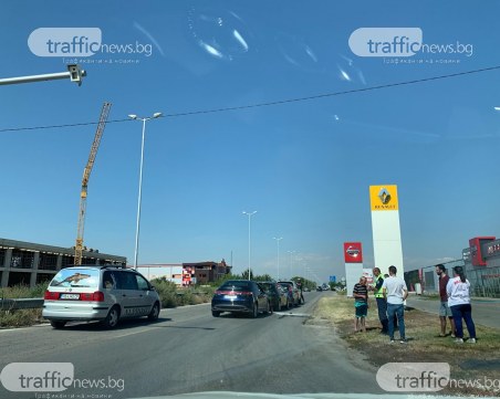 Верижна катастрофа запуши Карловско шосе в Пловдив