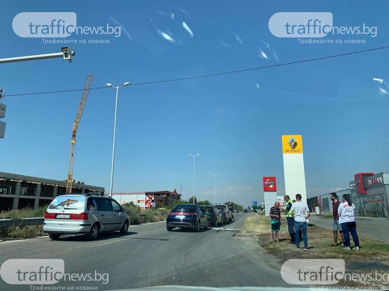Верижна катастрофа запуши Карловско шосе в Пловдив