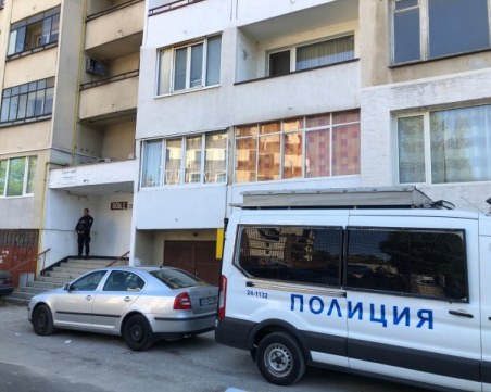 Мъж стреля и се барикадира в дома си в София, 17 часа не могат да го изведат