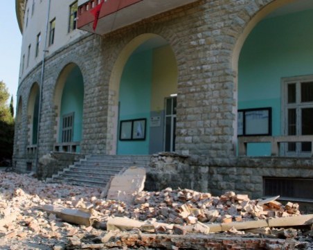 Шест кризисни центъра са оказали помощ на 100 души в Тирана