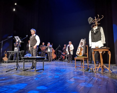 Тодор Колев спасил Цветана Манева от задушаване на спектакъл в Пловдив