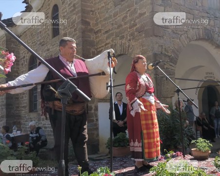 Валя Балканска пя на събора в село Старо Стефаново