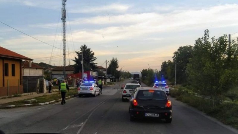 Моторист се заби в джип край Дупница, загина намясто