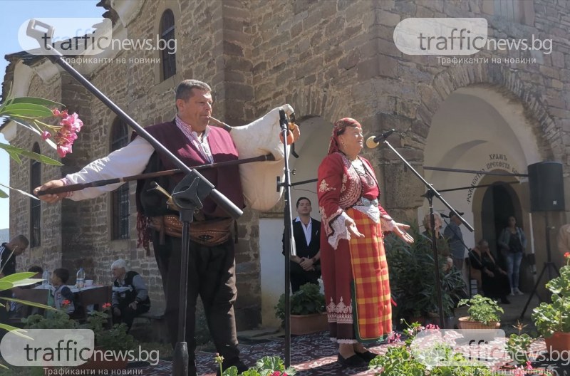 Валя Балканска пя на събора в село Старо Стефаново