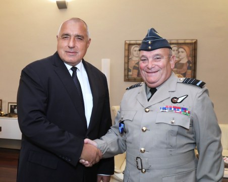 Премиерът увери: Инвестираме в отбраната, изпълняваме ангажиментите към НАТО