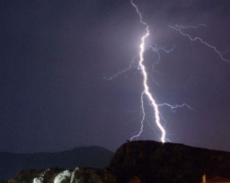 Българин загина от мълния на сметище в Гърция