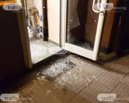 Пиян вилня в пловдивско заведение! Строши стъклена врата, наби служител и налетя на гард