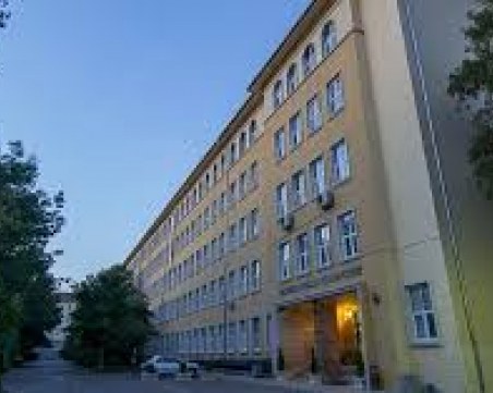 Мухъл и мизерия в Студентски град! Учащи сами ремонтират стаите си