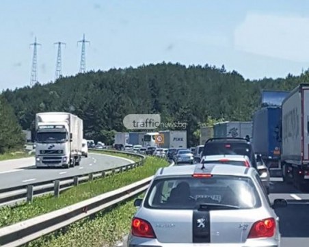 Голямото пътуване: 72 000 автомобила са напуснали София в петък, 1 400 от тях - без винетка